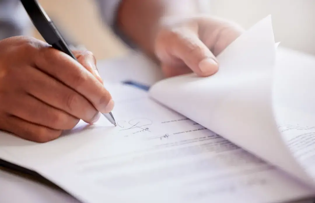 Jak sprawdzić licencję pośrednika nieruchomości i uniknąć problemów