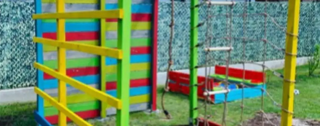 Jak zbudować plac zabaw dla dziecka i uniknąć niebezpieczeństw