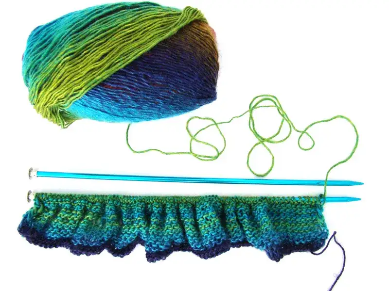 Jak zrobić komin na drutach dla dziecka – łatwy sposób na ciepło