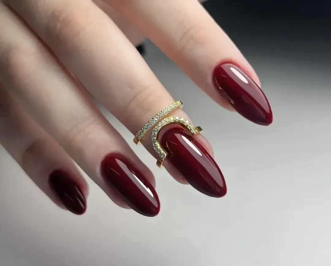 Hybryda czy żel? Porównanie, trwałość, cena wybierz idealny manicure