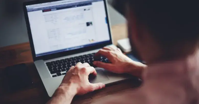 Jak przyspieszyć laptopa? Sprawdzone sposoby na lepszą wydajność