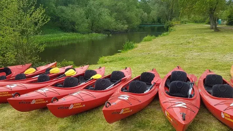 Ile kosztuje spływ kajakowy? Kompleksowe zestawienie cen