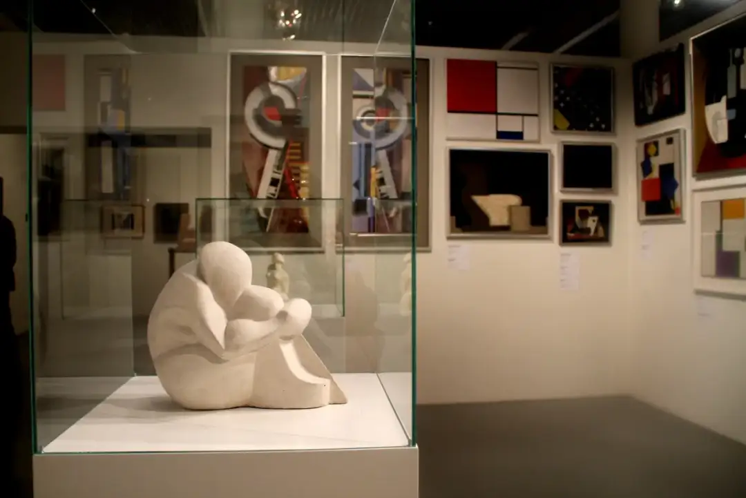 Katarzyna Kobro: jak jej rzeźby zrewolucjonizowały sztukę XX wieku?