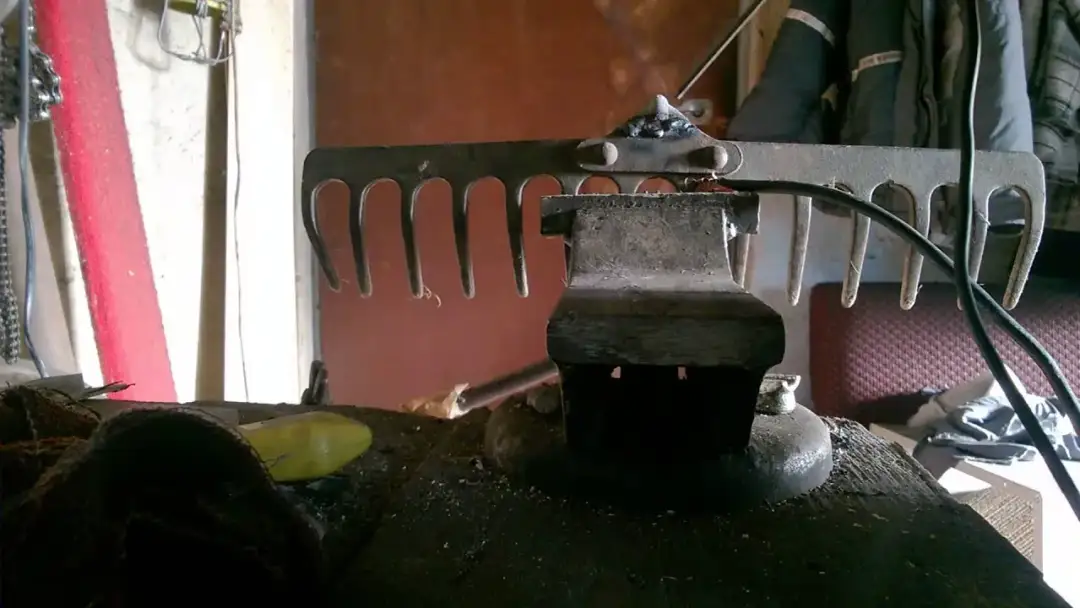 Zbuduj spawarkę z mikrofalówki: Czy to się opłaca i jest bezpieczne?