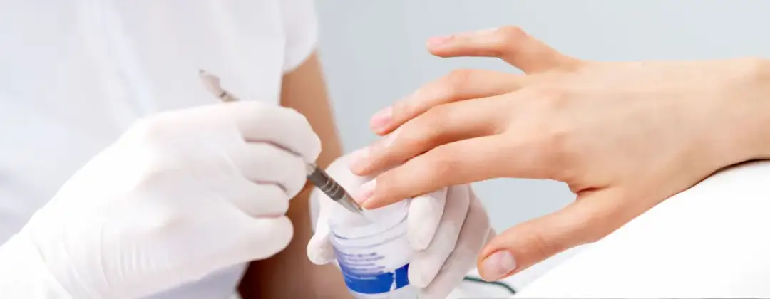 Dlaczego manicure tytanowy odpada? 5 przyczyn i rozwiązania