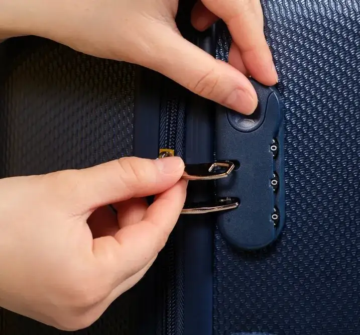 Jak ustawić kod w walizce, aby uniknąć problemów z bezpieczeństwem