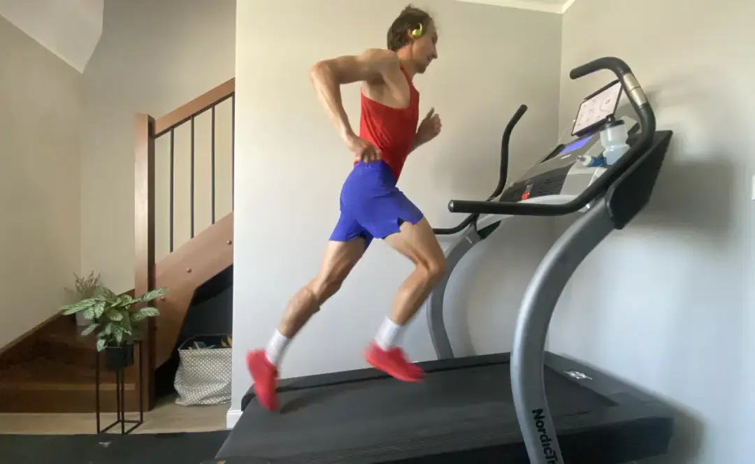 Bieganie na bieżni czy w terenie – co wybrać dla lepszych wyników?