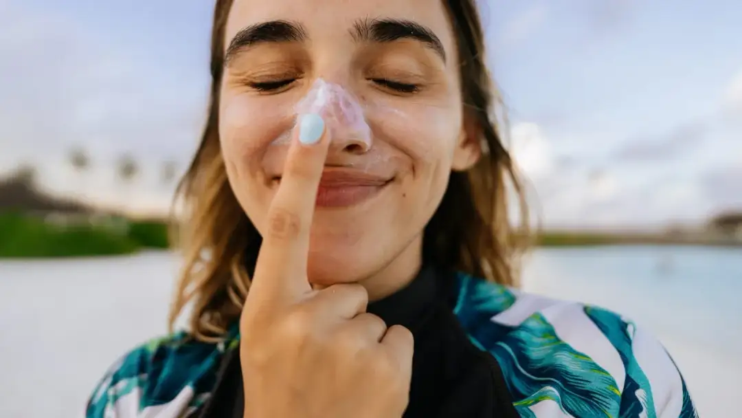 Protector solar con color: logra una piel radiante y protegida