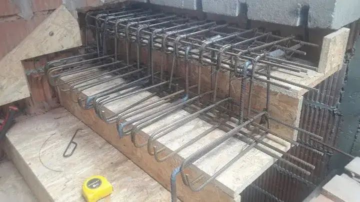 Jakie pręty na zbrojenie schodów? Wybór i zastosowanie prętów