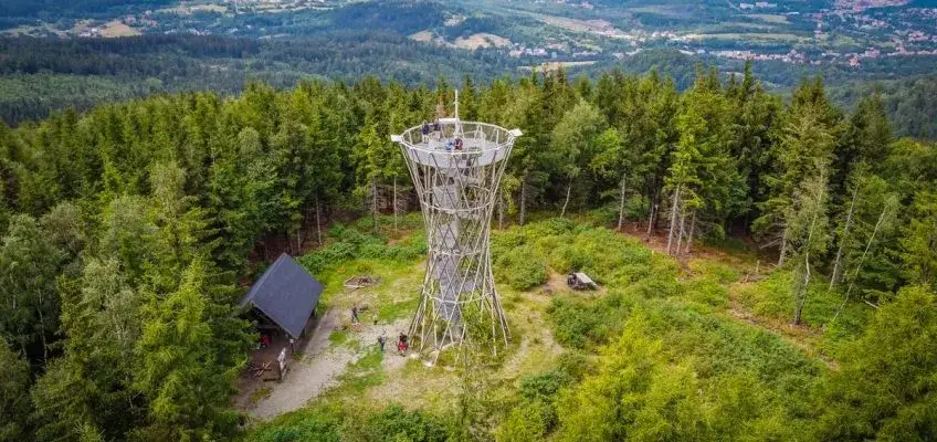Wieża Widokowa na Borowej: Czy Warto Się Wspiąć?