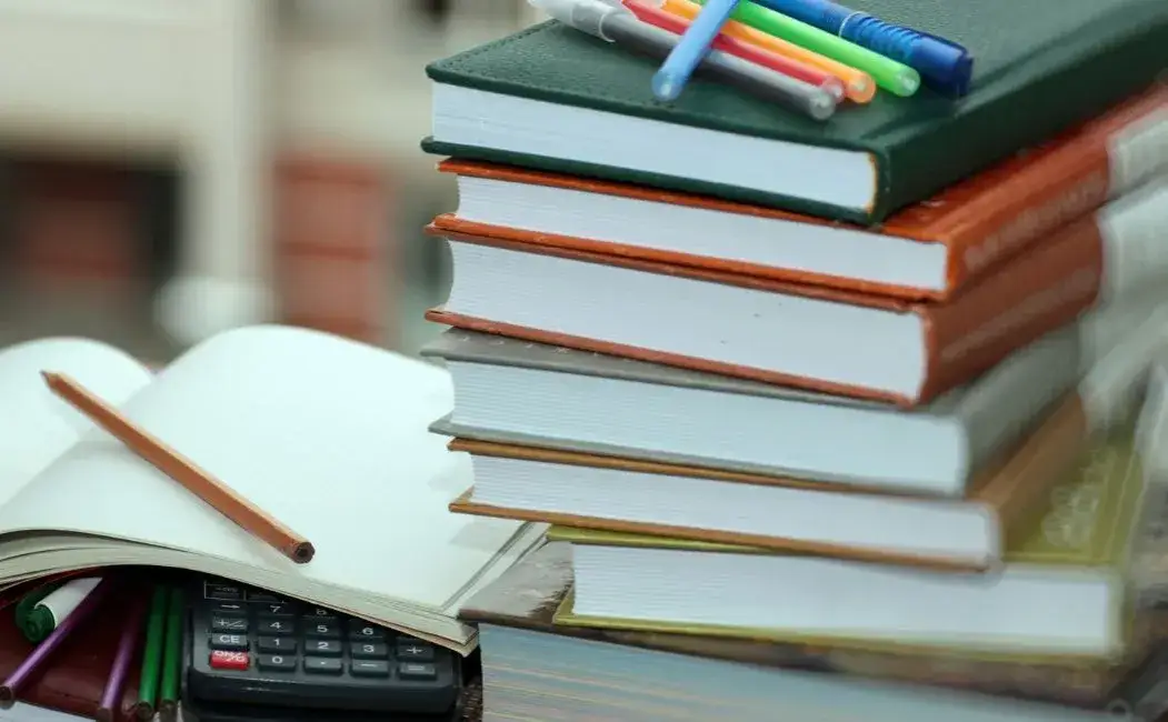 Gdzie sprzedać podręczniki szkolne, by zarobić najwięcej?