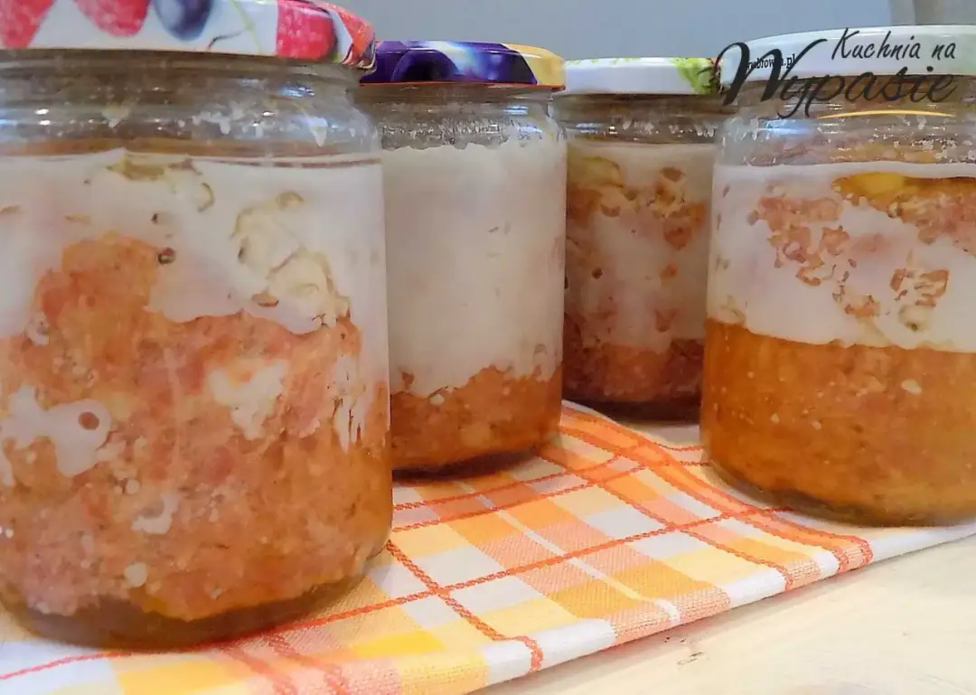 Domowa kiełbasa w słoikach: Bezpieczny przepis krok po kroku!