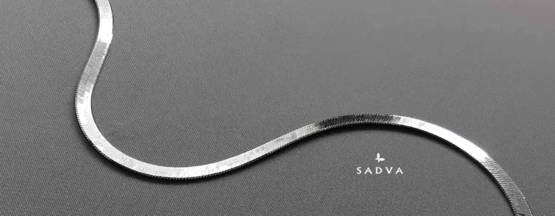 Wszystko co musisz wiedzieć o wyrobach ze srebra: rodzaje i właściwości