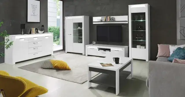 Jakie dodatki do szarych ścian i białych mebli ożywią wnętrze?