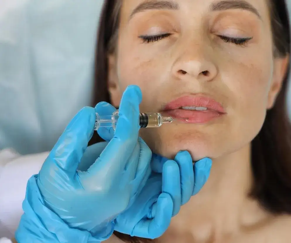 Kwas hialuronowy: Bezpieczny czy ryzykowny? Ekspertka wyjaśnia!