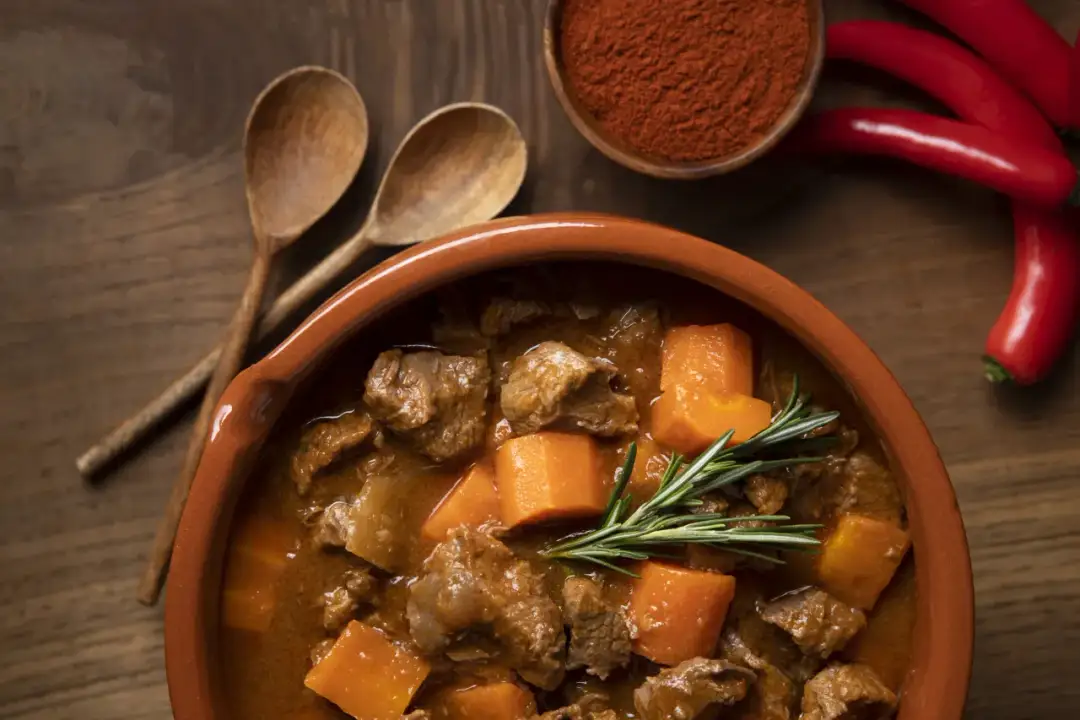 Najważniejsze przyprawy do gulaszu: sekretne składniki mistrzów kuchni