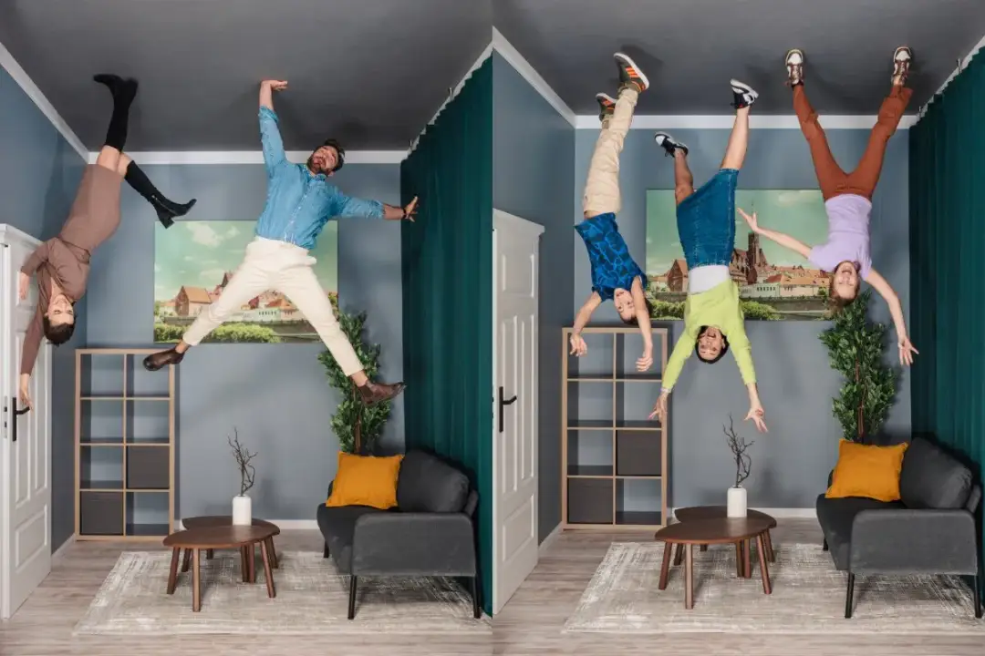 Rodzina w muzeum dla dzieci we Wrocławiu w pokoju do góry nogami. Zabawa i śmiech gwarantowane!