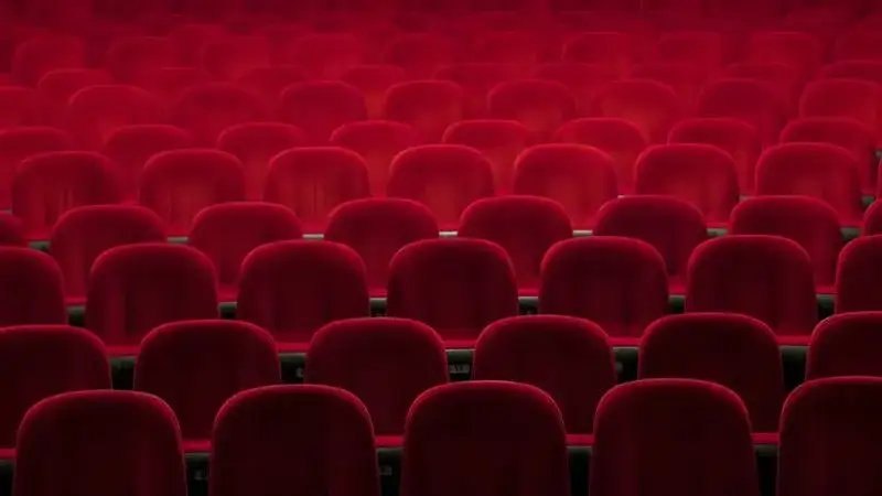 Ile trwają reklamy w kinie Helios? Zaskakujące fakty o czasie seansu