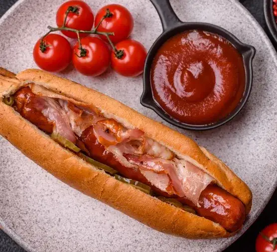 Kaloryczność hot doga z Żabki: od 290 do 600 kcal