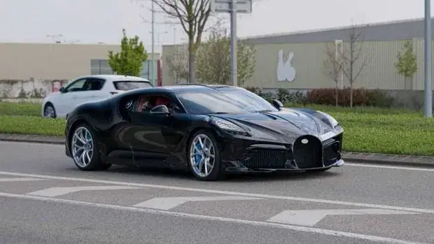 Bugatti La Voiture Noire - 1500 koni i niesamowite osiągi