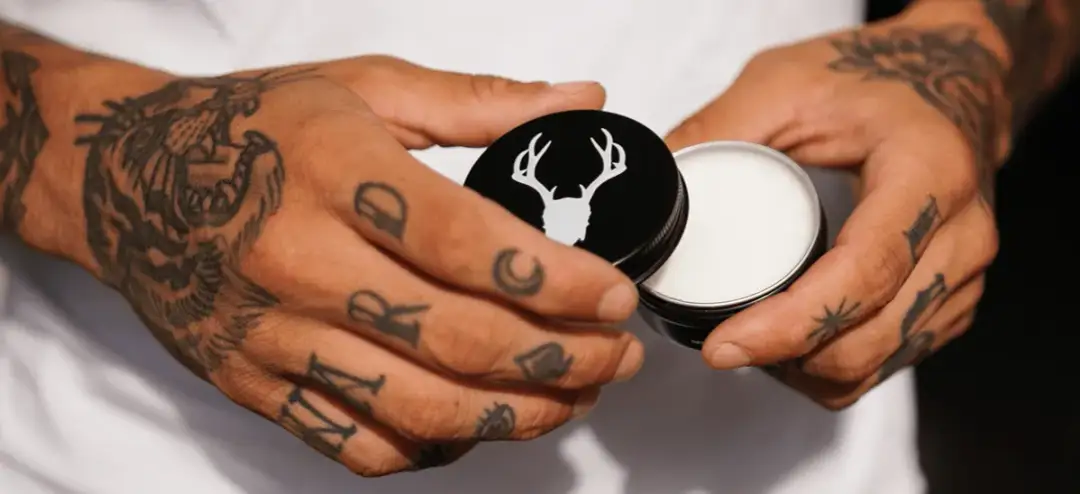 Po ilu dniach schodzi skóra po tatuażu i co należy wtedy zrobić?