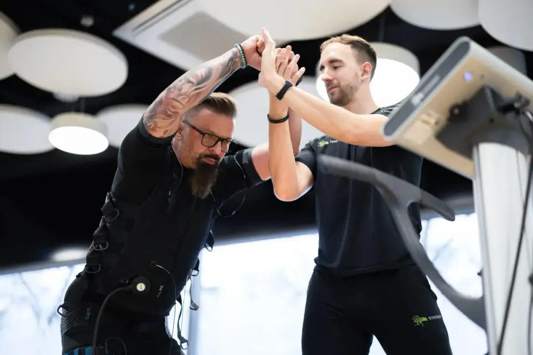 Trening EMS: 20 min = 3h siłowni? Poznaj efekty i koszty