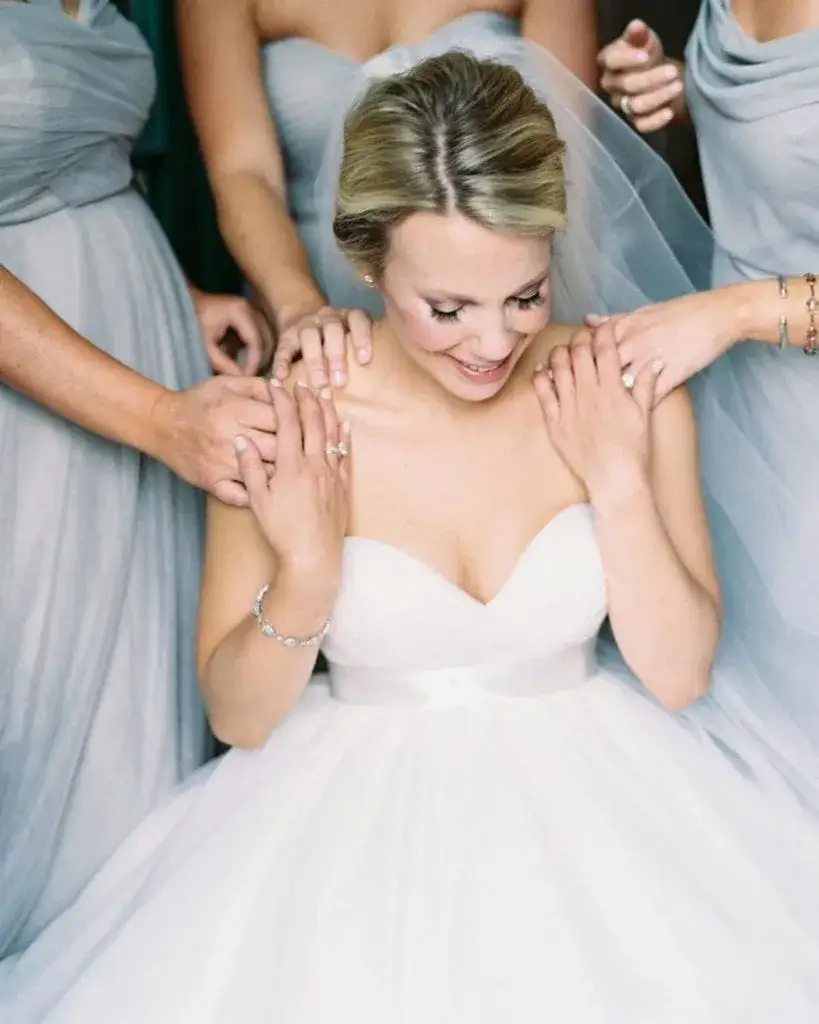 Mierzenie sukni ślubnej: 7 kluczowych porad przed przymiarką