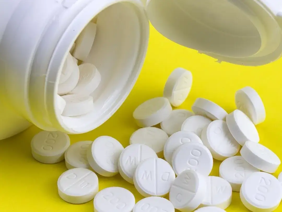 Czy odrobaczanie jest konieczne? Korzyści, ryzyka i objawy pasożytów u człowieka