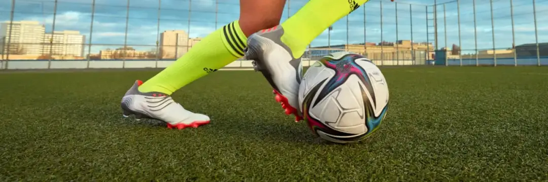 Spalony w piłce nożnej – co to jest i jak wpływa na grę?