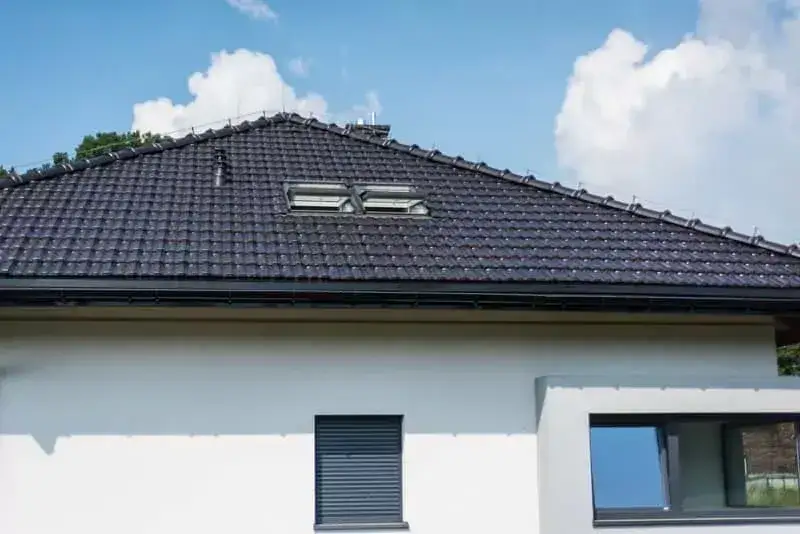 Jak dobrać okna do grafitowej dachówki: 5 sprawdzonych rozwiązań