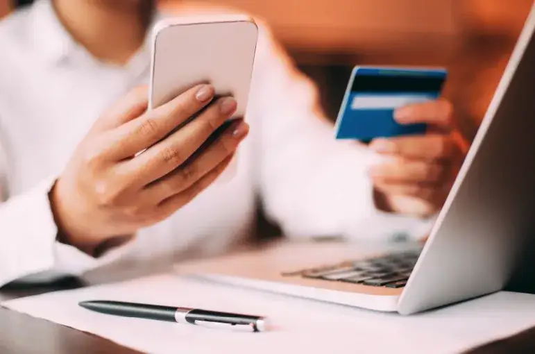 Szara strefa prawna transakcji online: jak zachować bezpieczeństwo