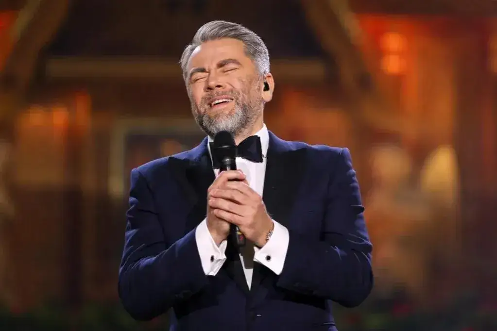 Kto śpiewa małe szczęścia? Poznaj artystę i historię tego przeboju