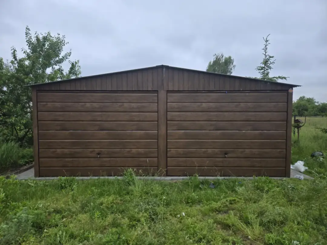 Garaże blaszane: Kompletny przewodnik po funkcjonalności, trwałości i optymalnym wyborze