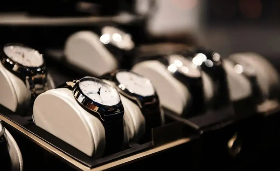 Zegarek damski Kim Avon: wszystko, co musisz wiedzieć przed zakupem