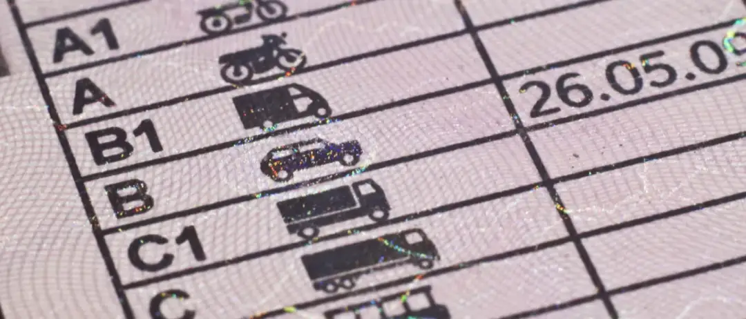 Od czego zacząć naukę na prawo jazdy - kluczowe kroki i porady