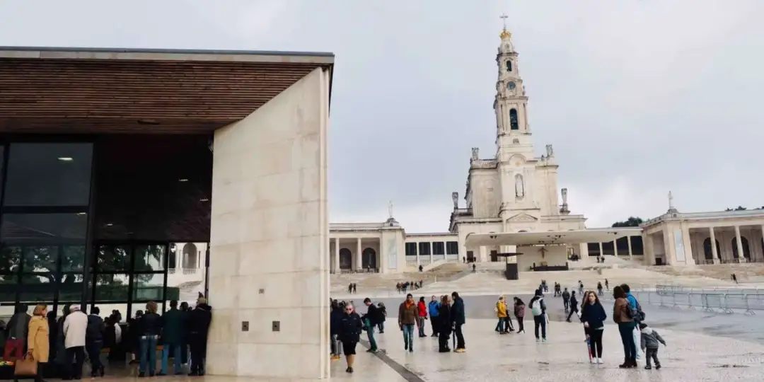 Sanktuarium Matki Bożej Fatimskiej w Portugalii: historia i znaczenie miejsca
