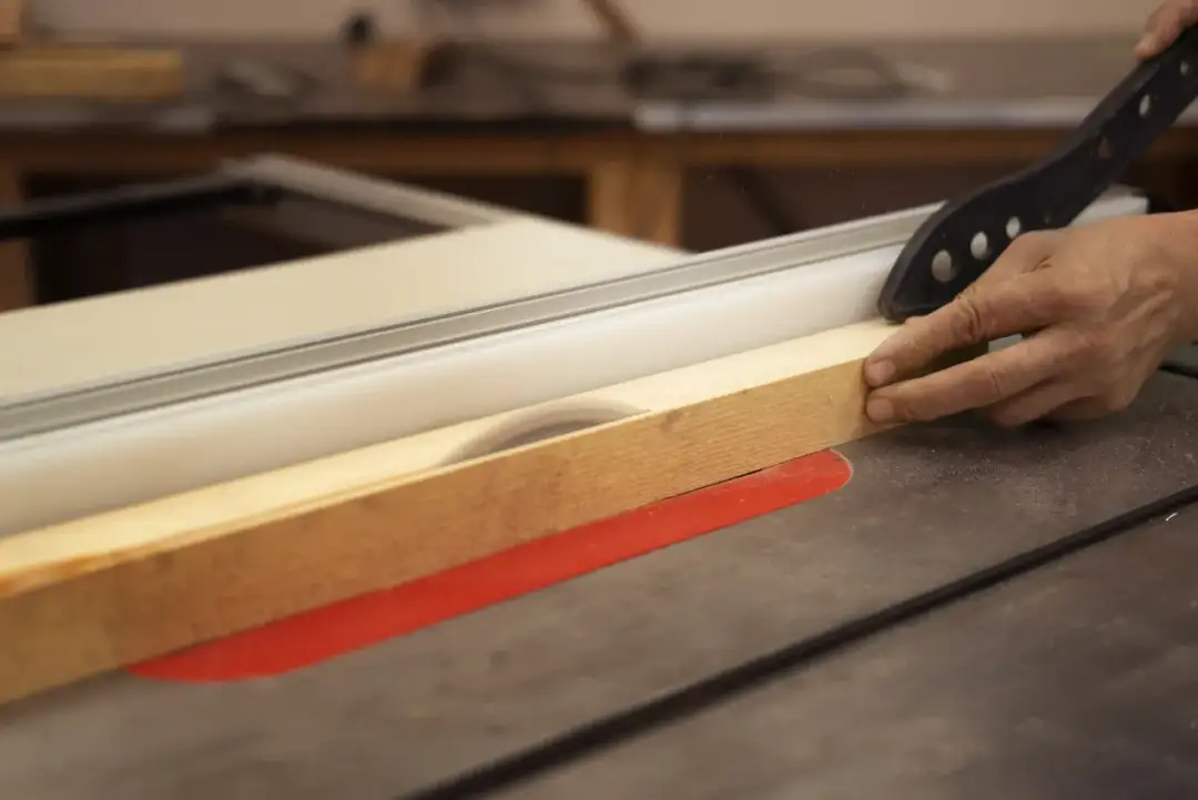 Jaką tarczę do listew MDF wybrać, by uniknąć strzępienia?