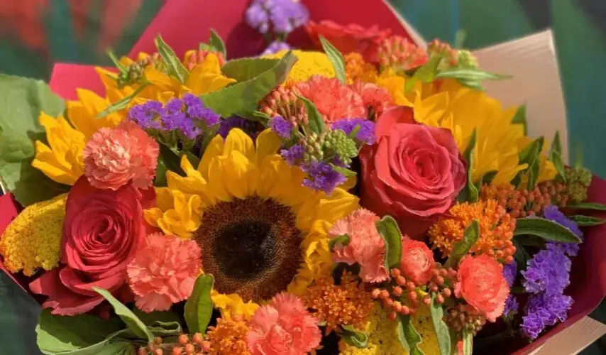 Żółty kwiatek: Co symbolizuje? Znaczenie w kulturze i tradycji świata