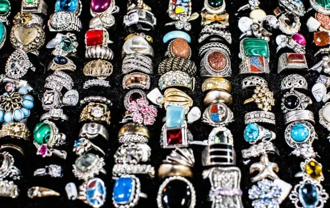 Jak sprzedać w lombardzie bez ryzyka? Zasady, wycena i porady dla bezpiecznej transakcji