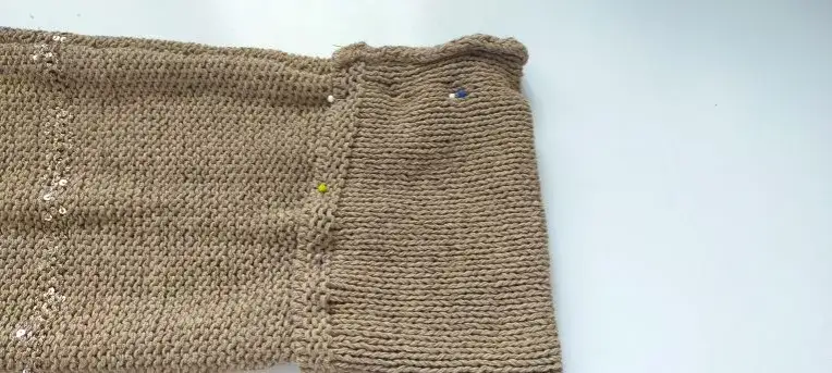 Jak skrócić rękawy w dzianinie? Zrób to sam! Poradnik DIY