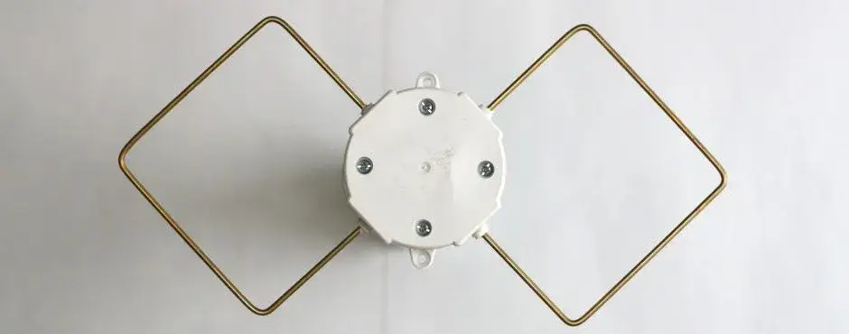 Antena pokojowa DVB-T2: Jak poprawić sygnał? Poradnik Antena pokojowa DVB-T2: Jak poprawić sygnał? Poradnik