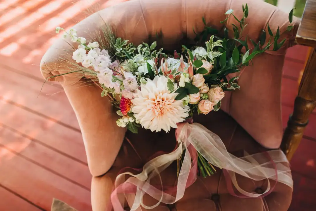 Jaki bukiet na wesele? Wybierz idealne kwiaty do swojej uroczystości