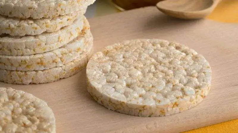 Czy wafle ryżowe są dietetyczne? Sprawdź ich wpływ na wagę