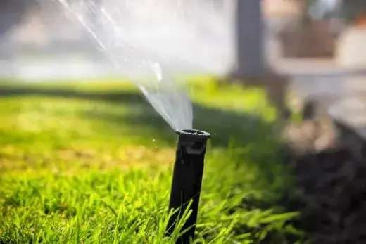 Niedziałający zraszacz? Szybka diagnoza i naprawa krok po kroku