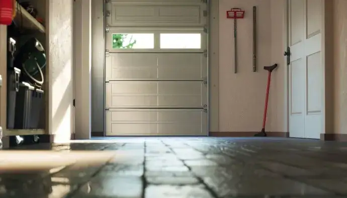 Jakie drzwi do garażu wybrać, aby zapewnić bezpieczeństwo i izolację?