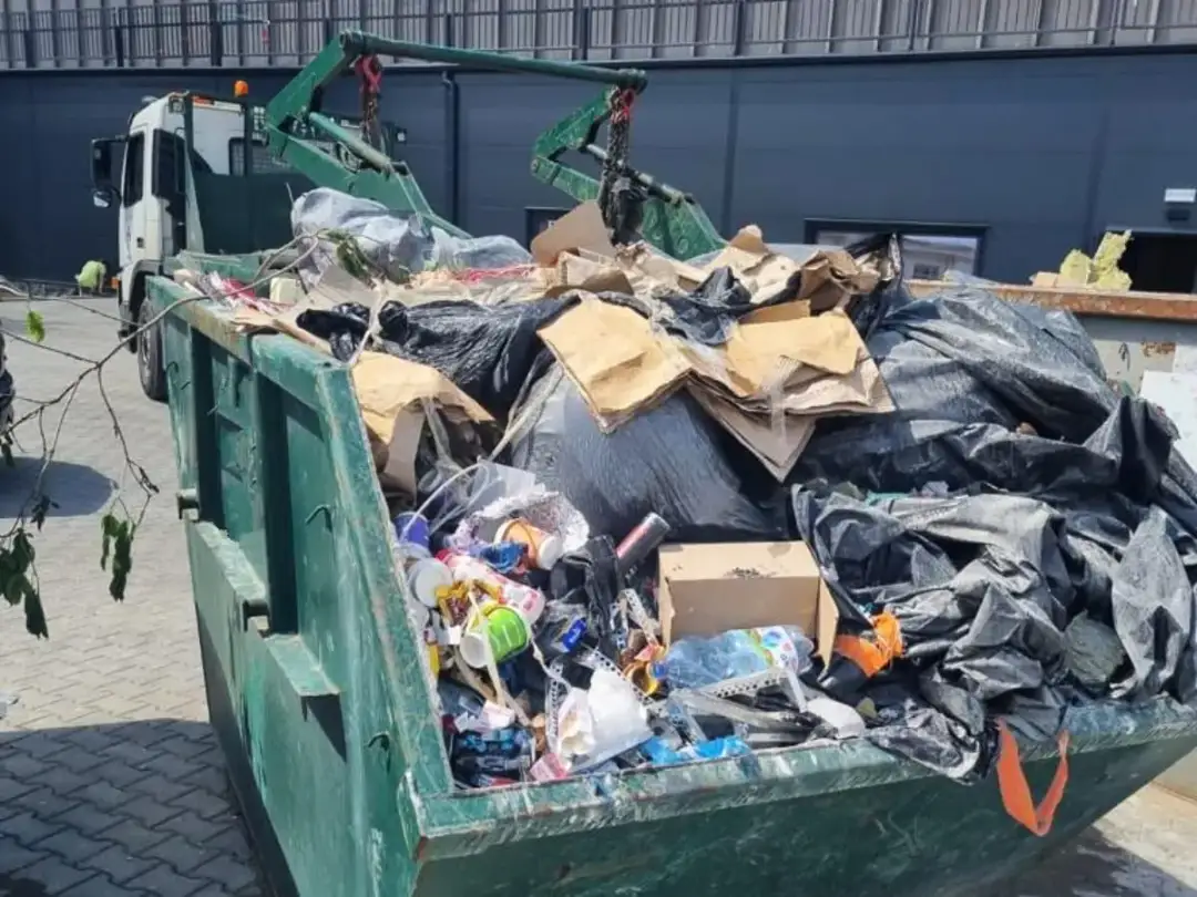 Ile kosztuje wynajem kontenera na śmieci? Ceny i tajemnice oszczędności