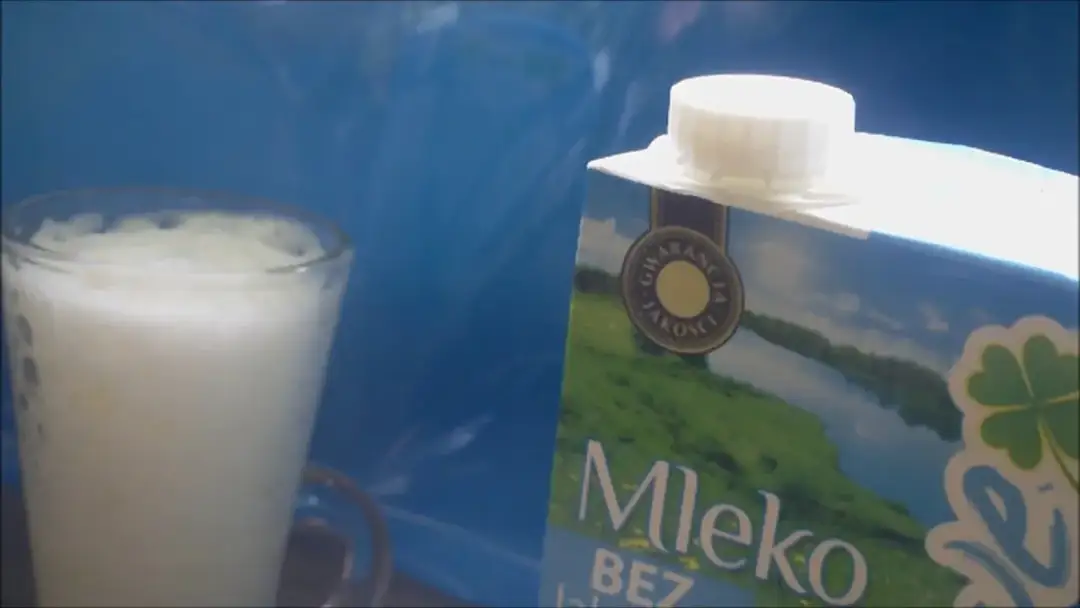 Jak spienić mleko do kawy bez spieniacza – proste i skuteczne metody