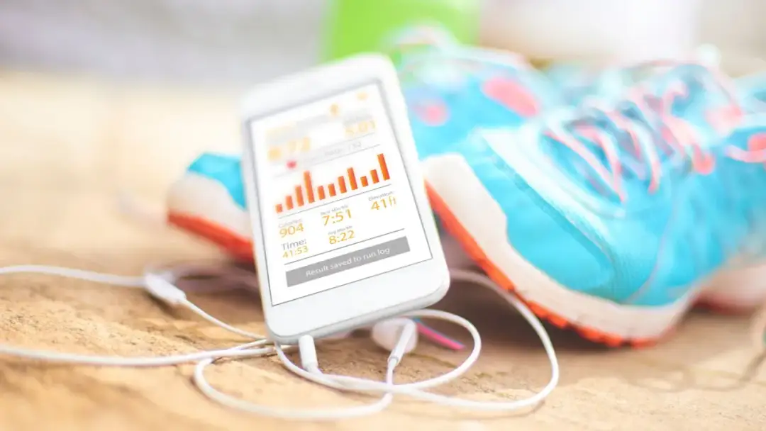 Darmowa aplikacja do biegania - czy lepsza niż płatna? Wybierz!