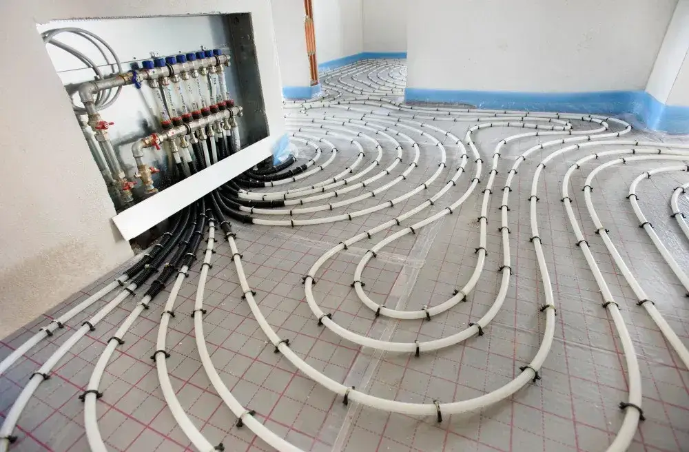 Jak działa ogrzewanie podłogowe? Zasady, zalety, wady i praktyczne porady