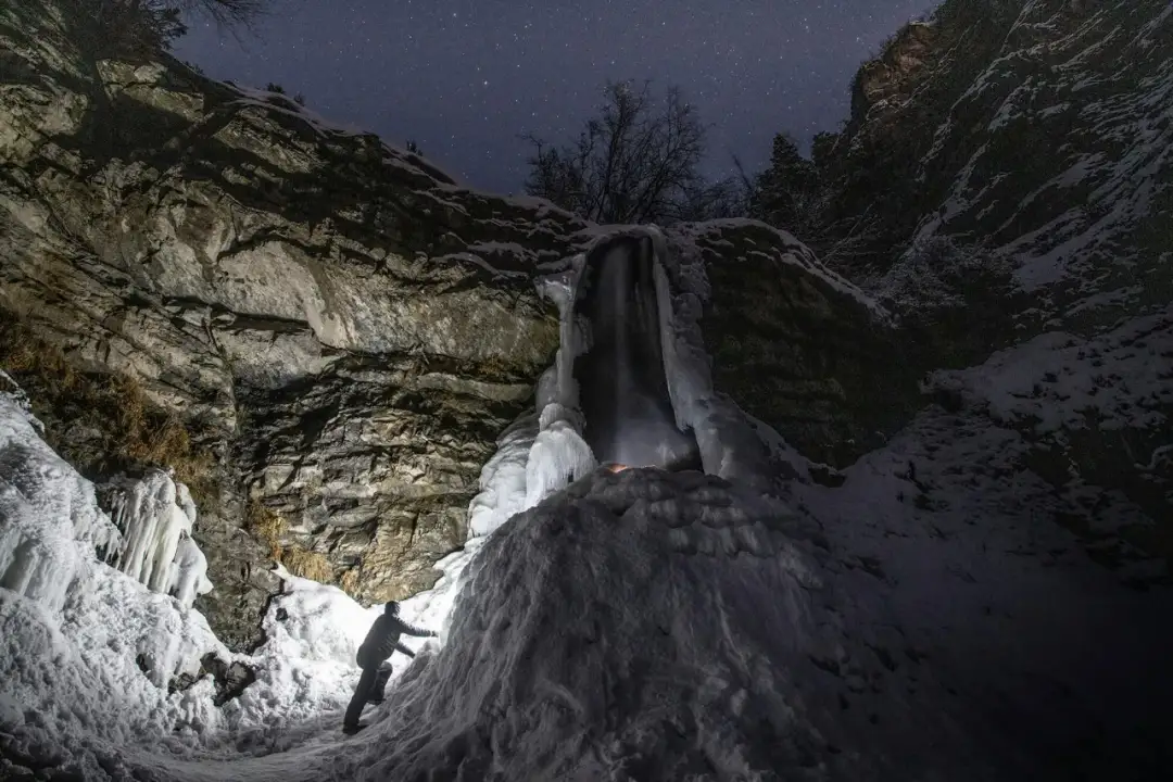 Jaka czołówka w góry? Oto najlepsze modele dla bezpiecznych wędrówek